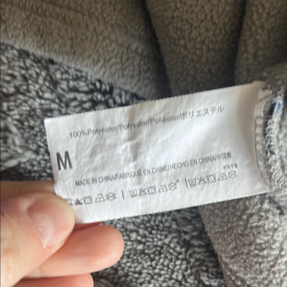 Light Gray Fleece Jacket with Stand-Up Collar and Sporty Design - Picture 5 of 6